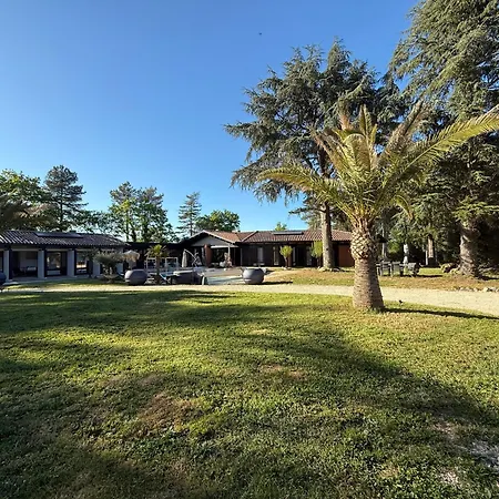 Avec Piscine *