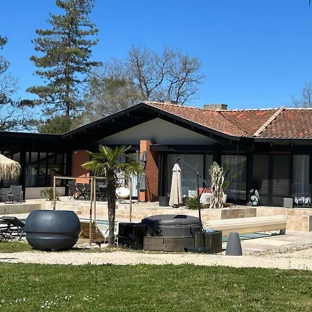 Avec Piscine