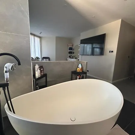 Avec Piscine *
